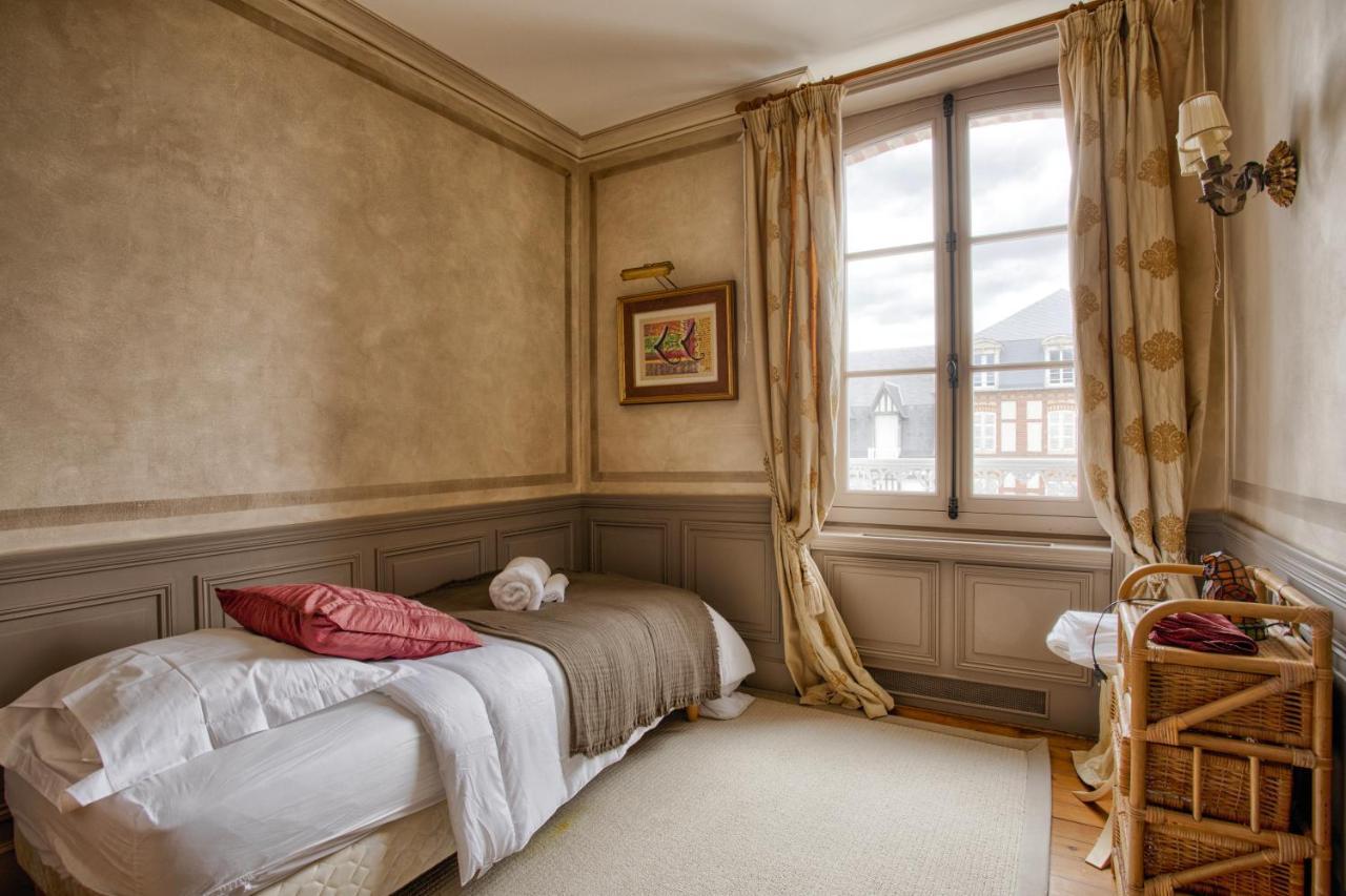 Luxurious 4 Bedroom Duplex, 200M From Place Morny Deauville Esterno foto