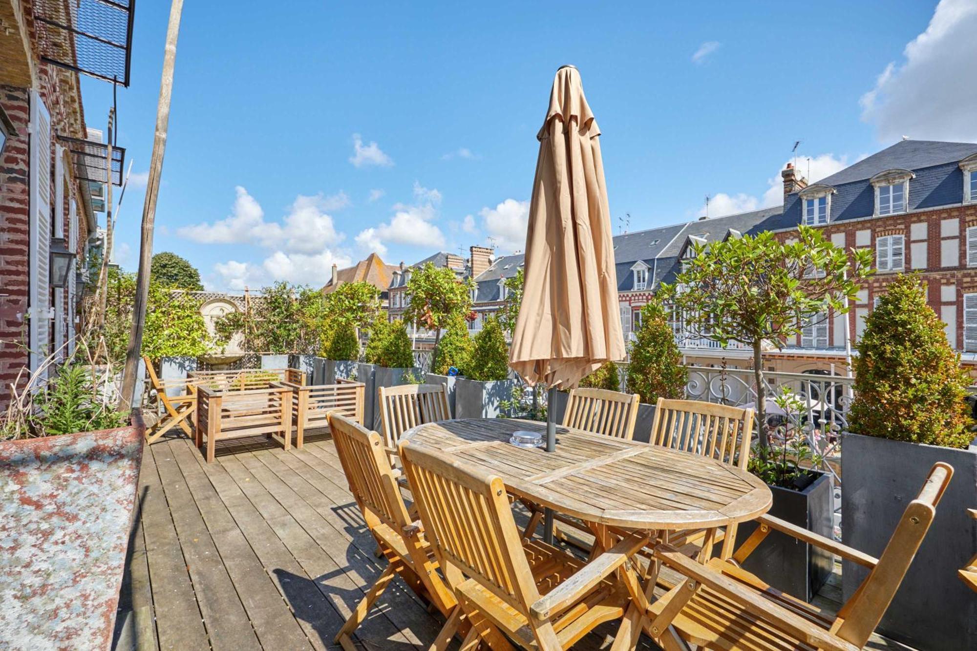 Luxurious 4 Bedroom Duplex, 200M From Place Morny Deauville Esterno foto